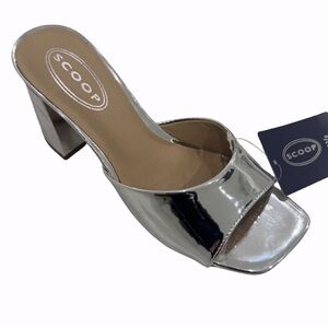 Scoop Women’s Angelica Slide Slip Ons
Chunky Heel
New in Box
Size 7, 7.5, 9, 9.5